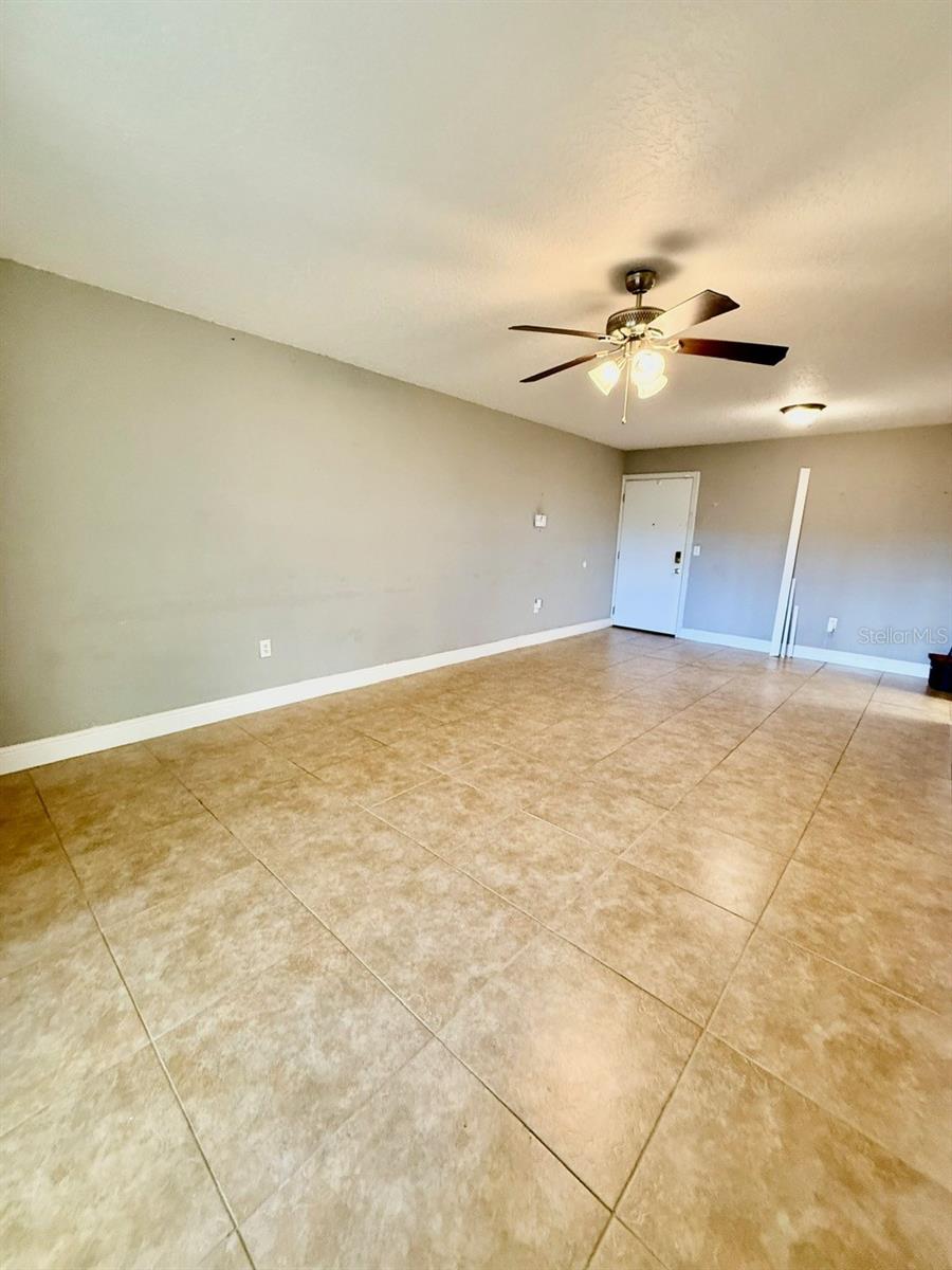 Image 4 of 20 For 900 Lake Destiny Road B