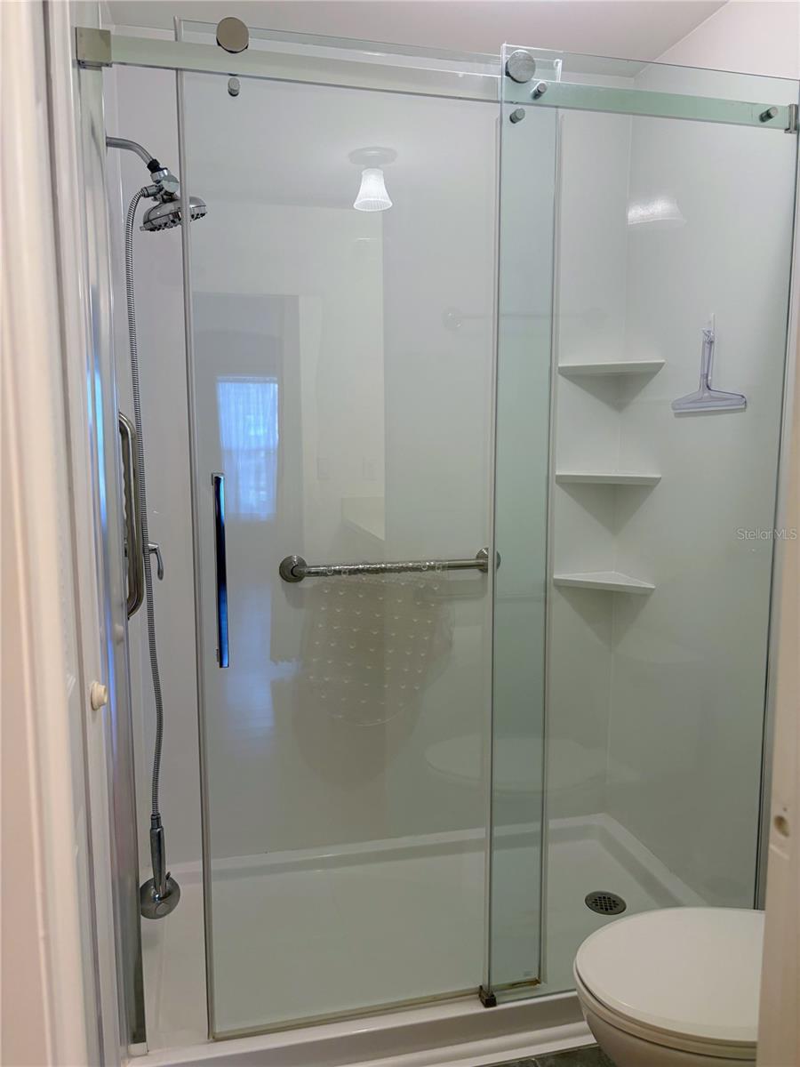 Image 10 of 11 For 608 Woodridge Drive