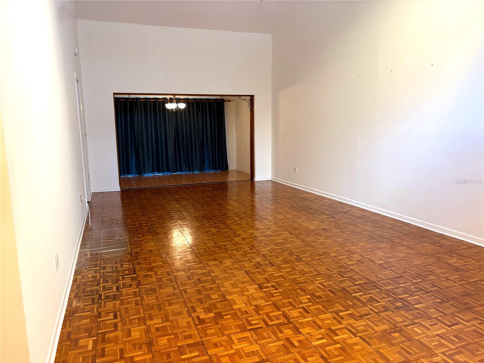 Image 4 of 11 For 608 Woodridge Drive