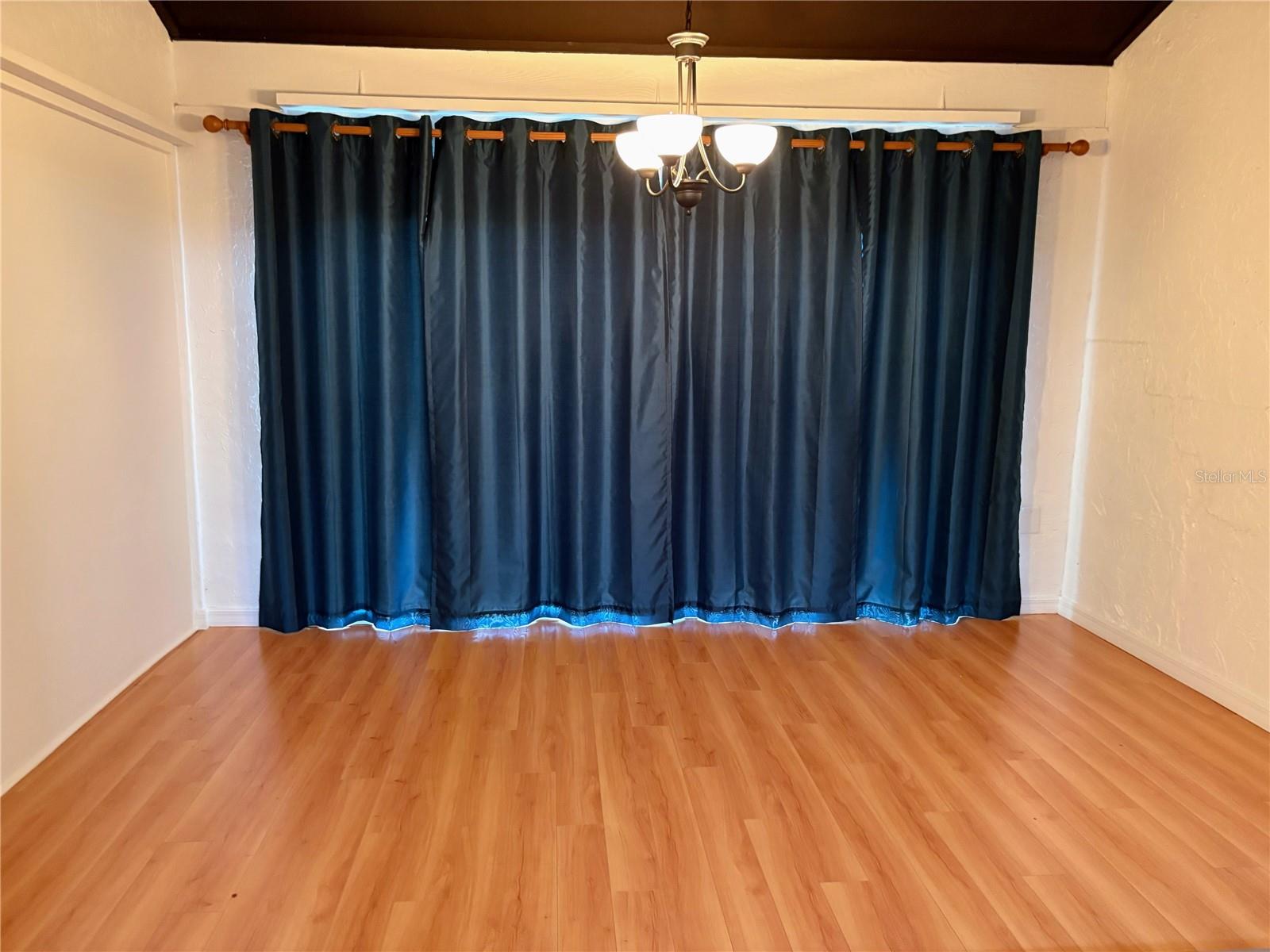 Image 5 of 11 For 608 Woodridge Drive