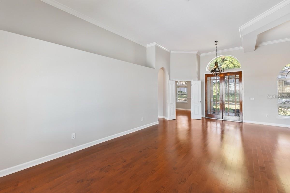 Image 12 of 30 For 7704 Kings Passage Avenue