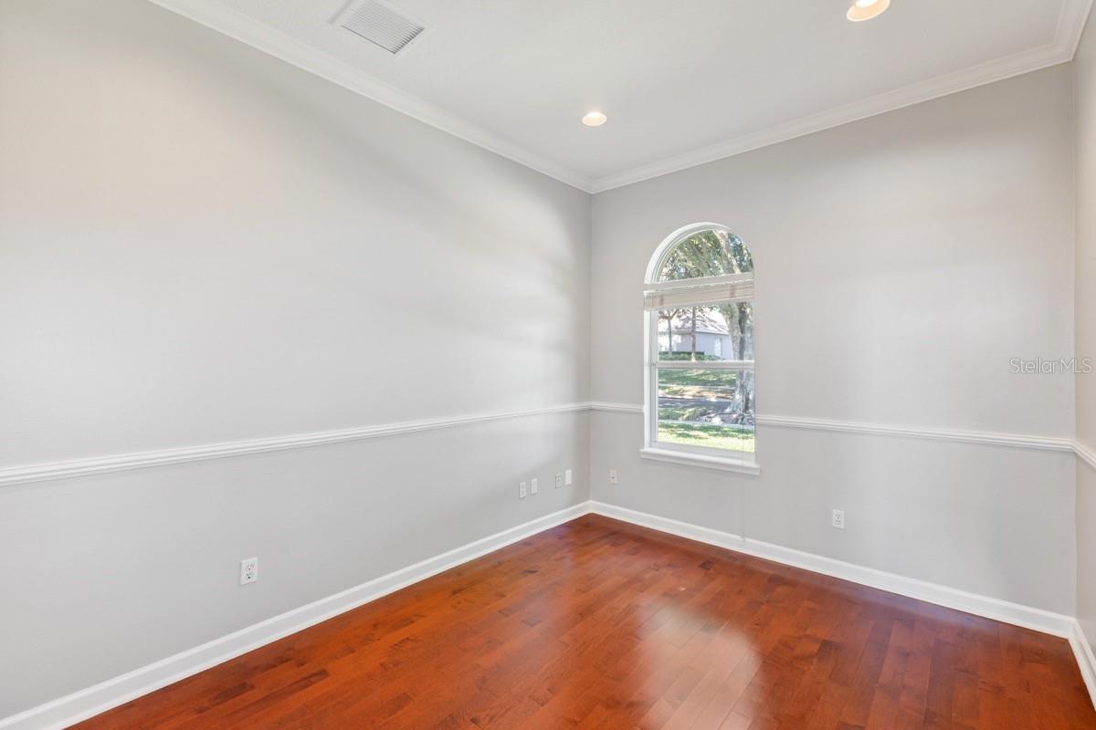 Image 13 of 30 For 7704 Kings Passage Avenue