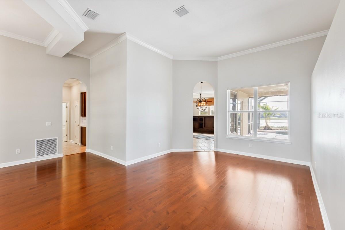 Image 14 of 30 For 7704 Kings Passage Avenue