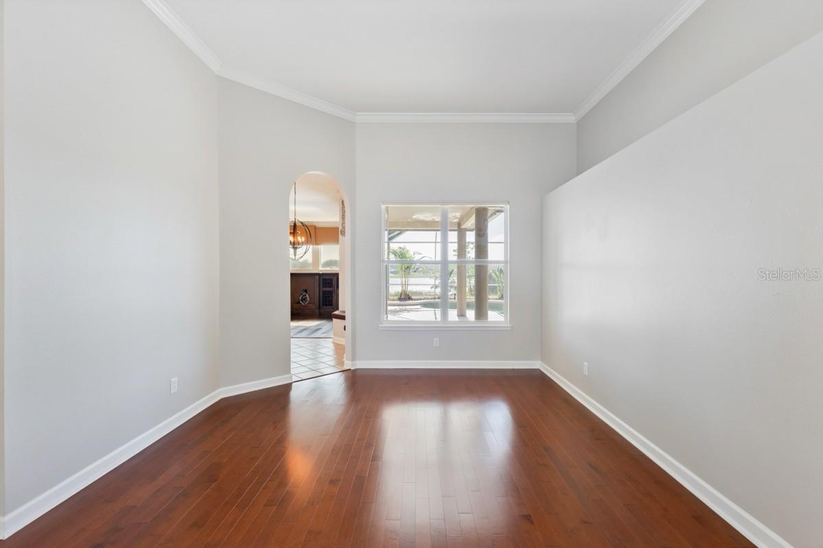 Image 15 of 30 For 7704 Kings Passage Avenue