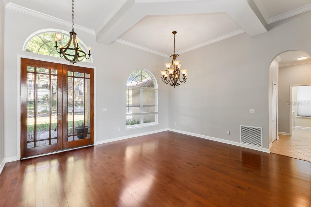 Image 16 of 30 For 7704 Kings Passage Avenue