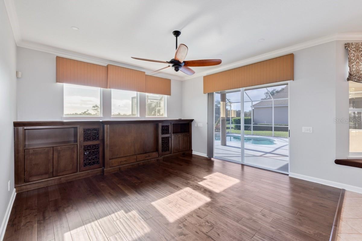 Image 18 of 30 For 7704 Kings Passage Avenue