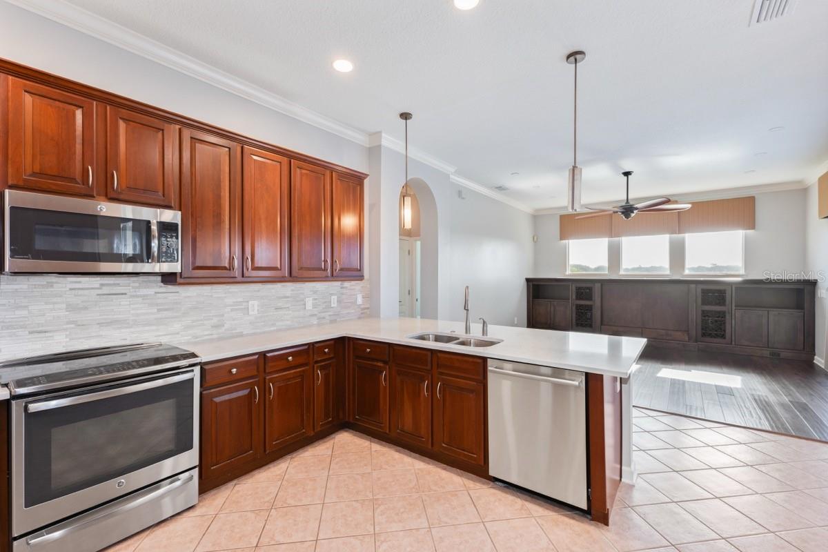 Image 19 of 30 For 7704 Kings Passage Avenue