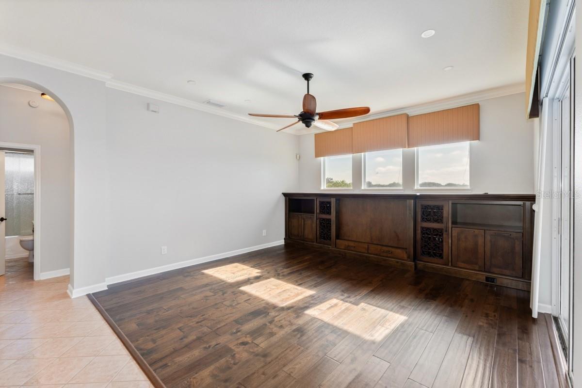 Image 20 of 30 For 7704 Kings Passage Avenue