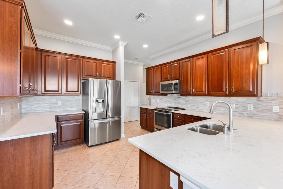 Image 9 of 30 For 7704 Kings Passage Avenue