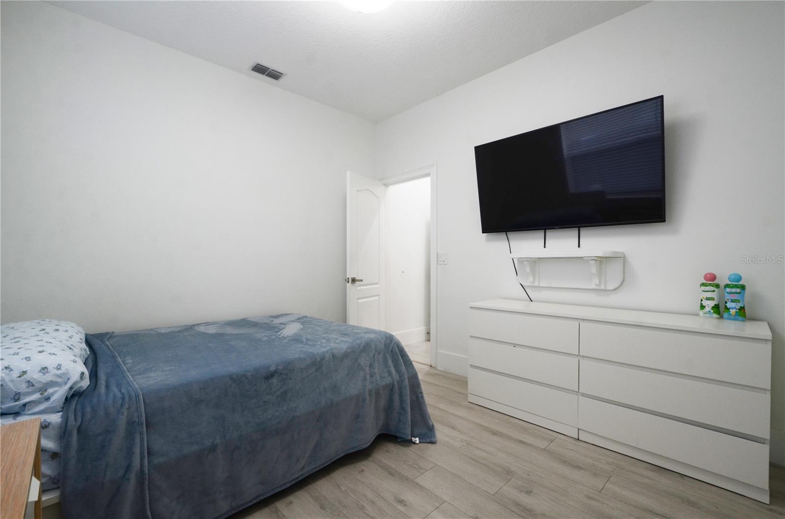 Image 19 of 33 For 5333 Hawford Circle