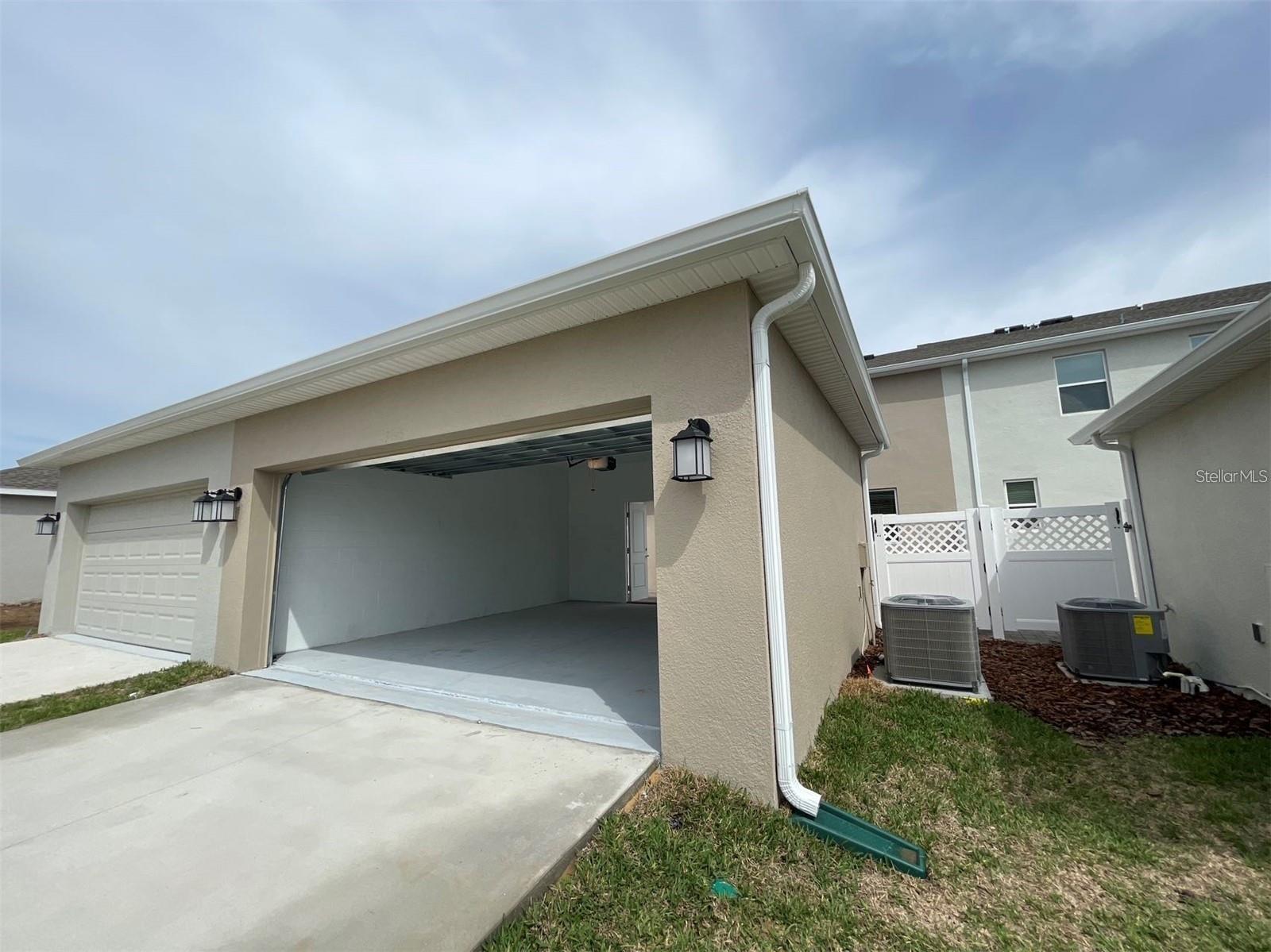 Image 16 of 19 For 13946 Title Way