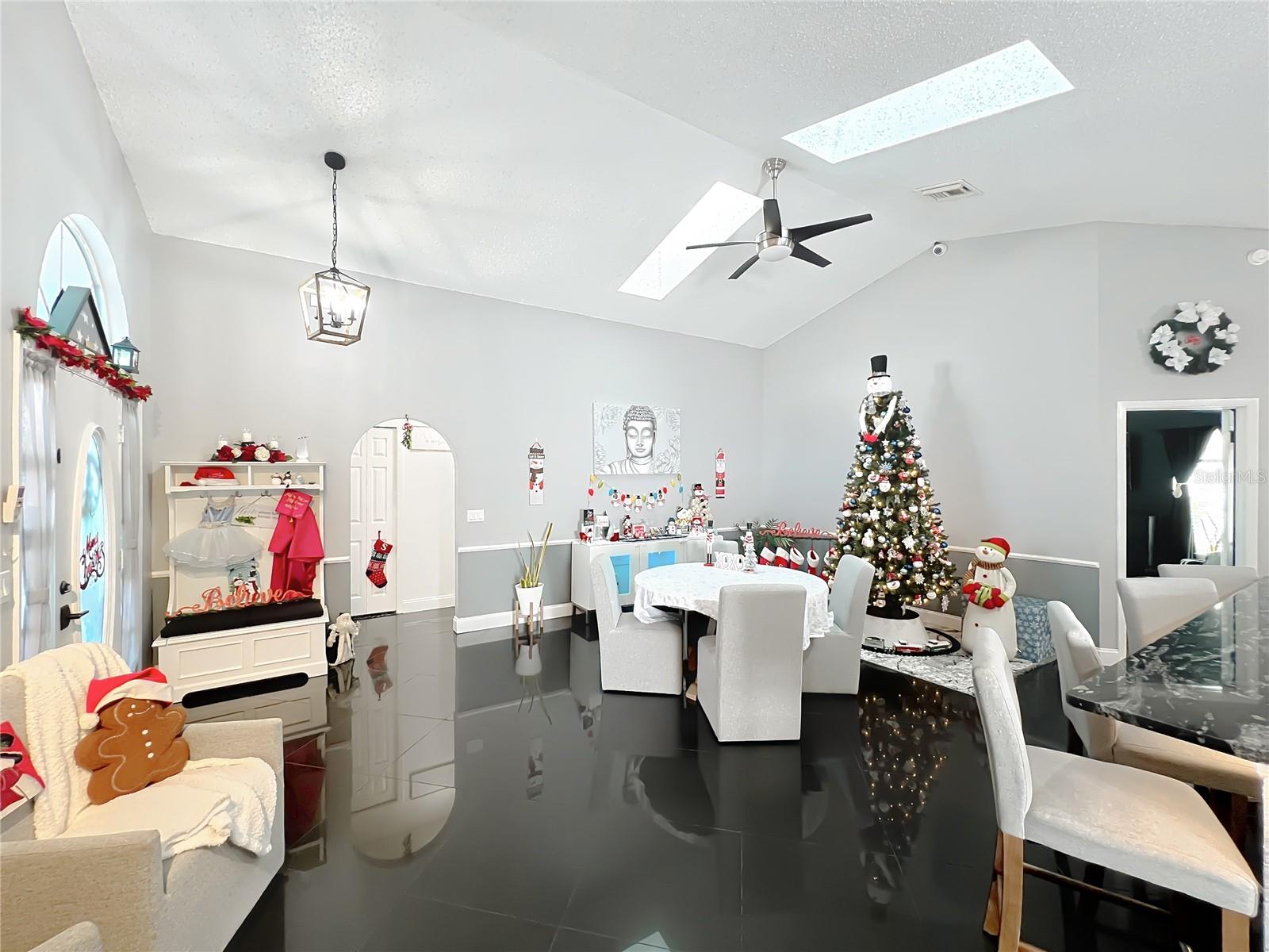 Image 10 of 47 For 2118 Meadowmouse Street