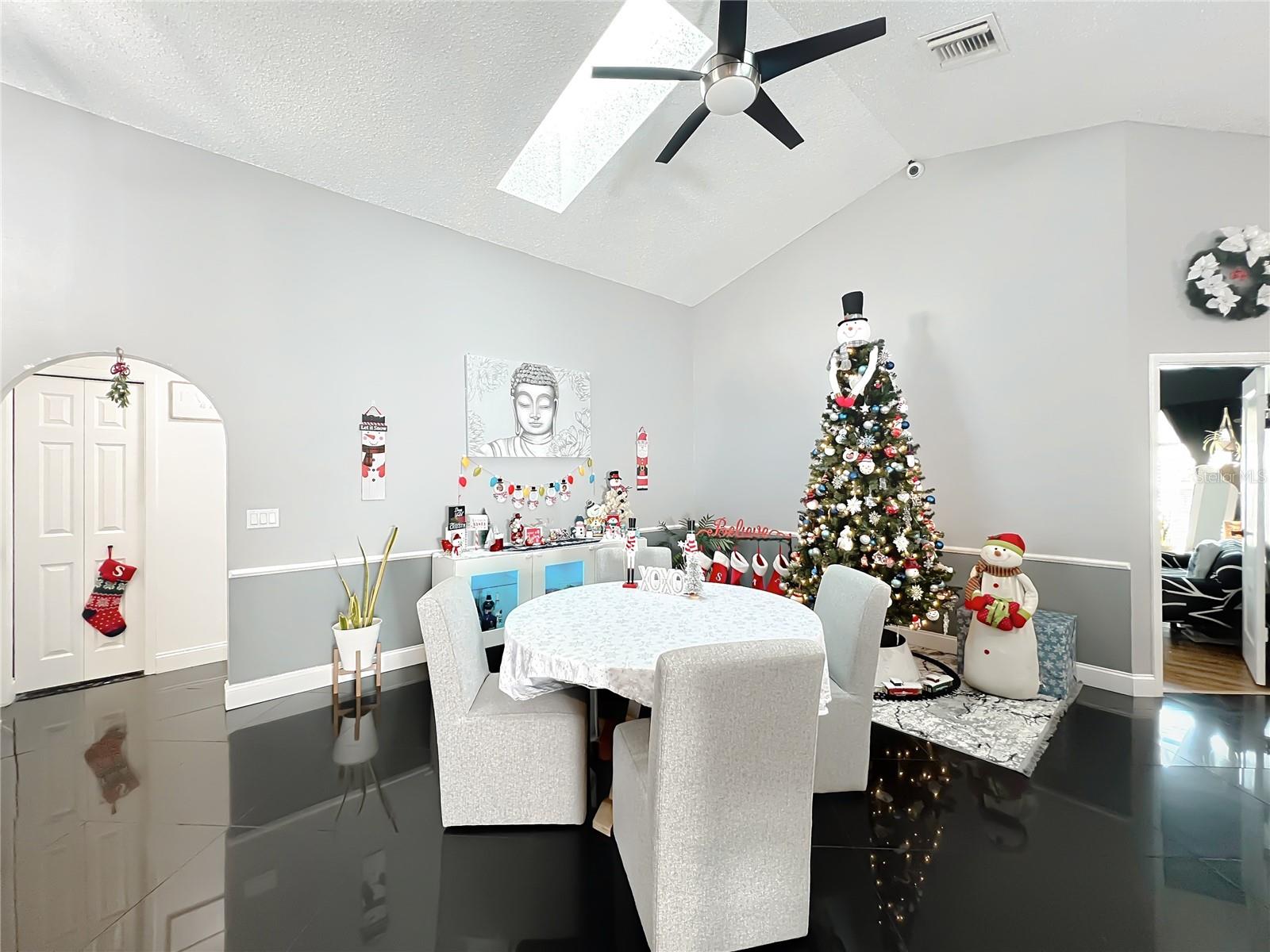 Image 6 of 47 For 2118 Meadowmouse Street