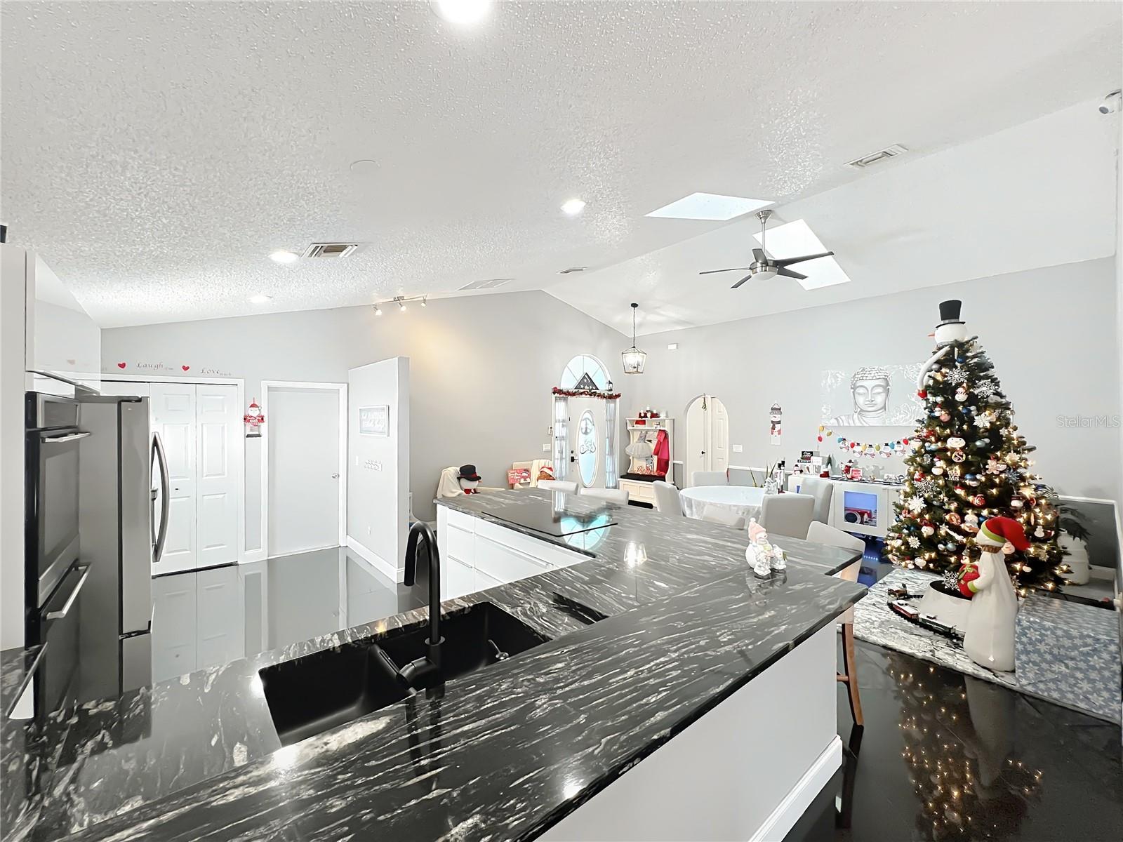 Image 9 of 47 For 2118 Meadowmouse Street