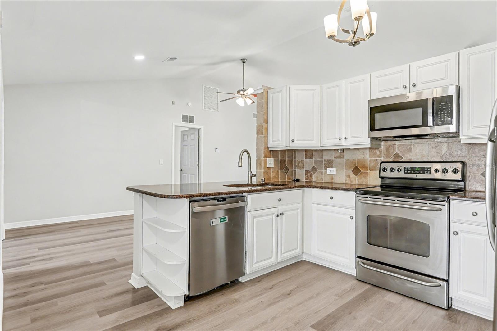 Image 7 of 27 For 3993 Hina Drive