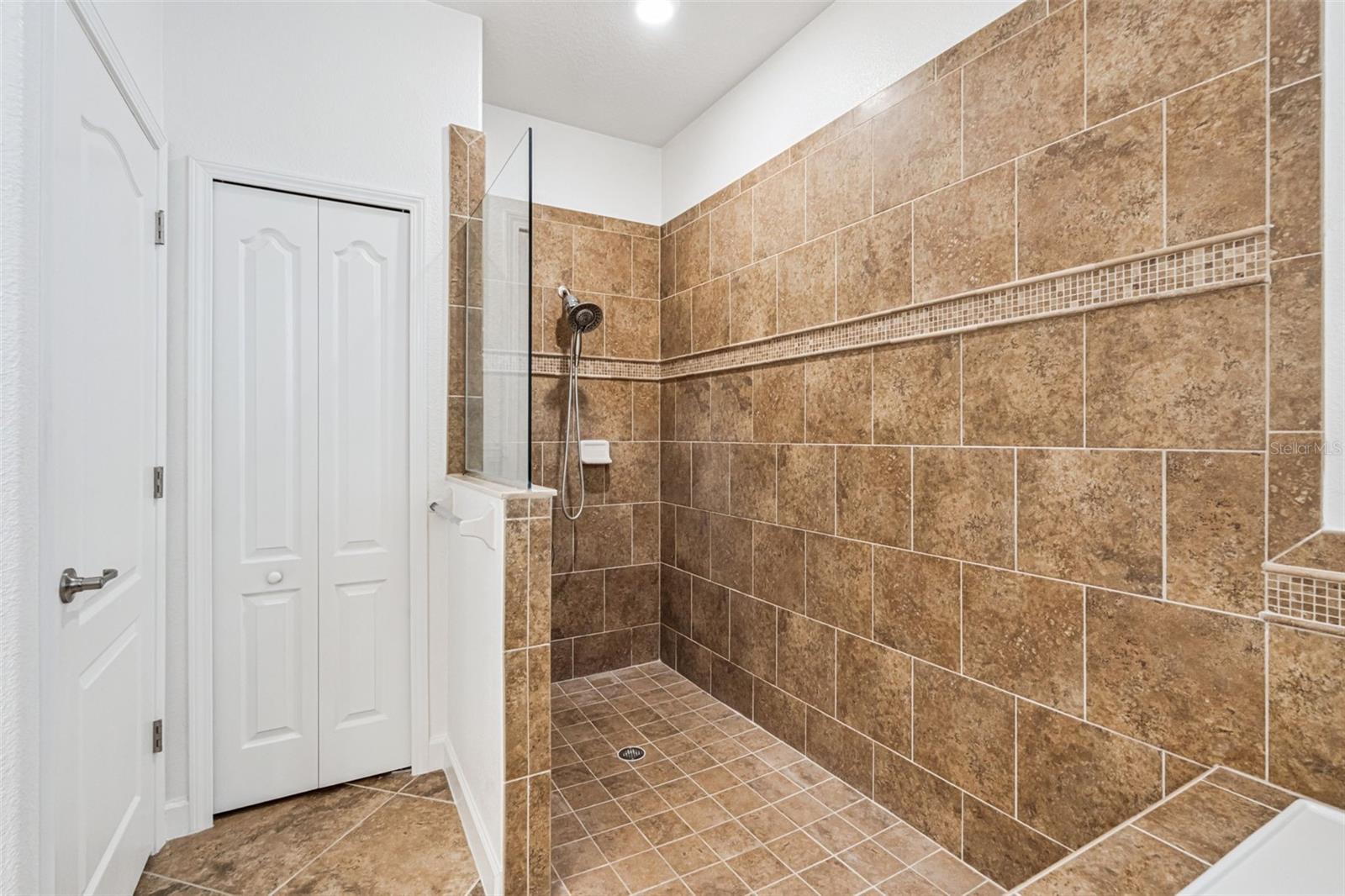 Image 10 of 41 For 3574 La Jolla Drive