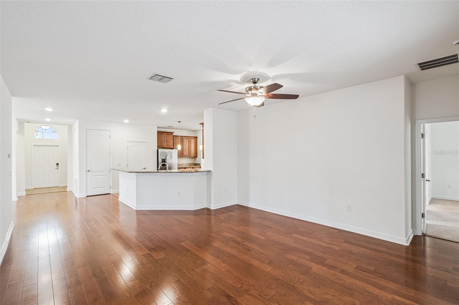 Image 17 of 41 For 3574 La Jolla Drive