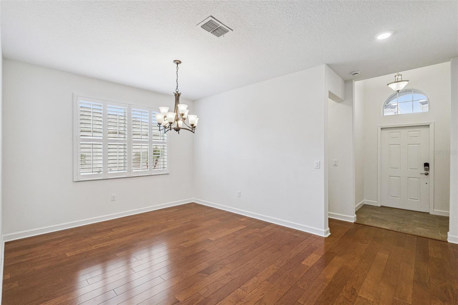 Image 18 of 41 For 3574 La Jolla Drive