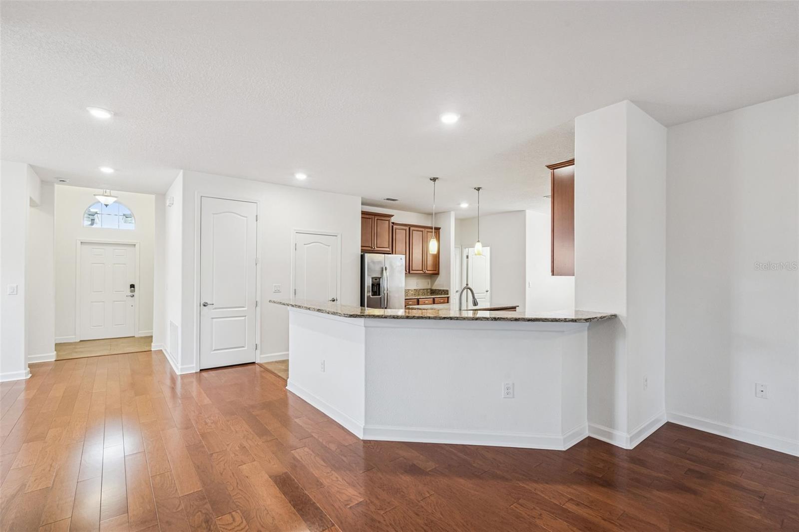 Image 19 of 41 For 3574 La Jolla Drive