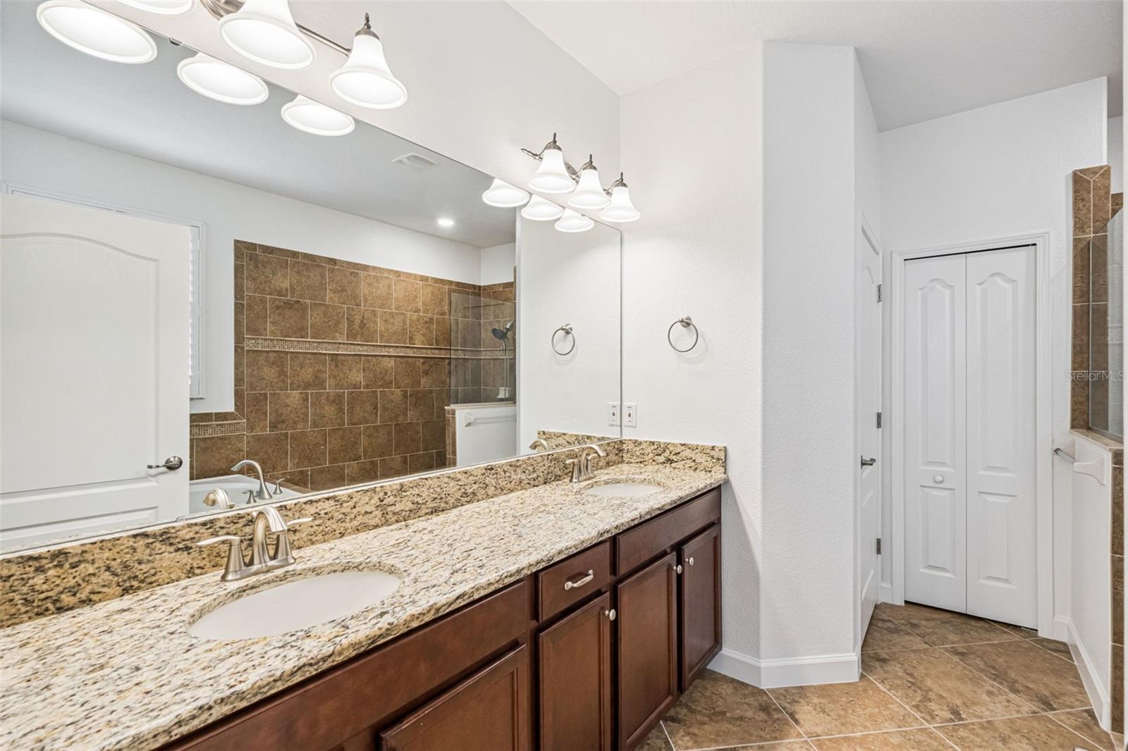 Image 8 of 41 For 3574 La Jolla Drive