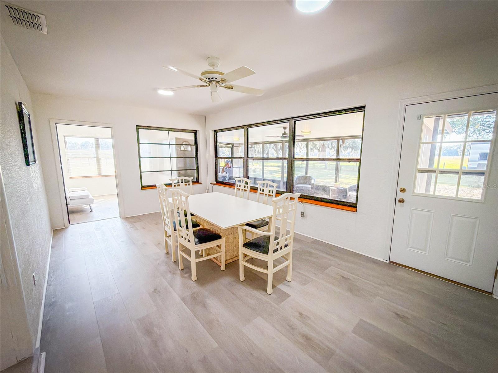 Image 17 of 28 For 1199 Cr 542g