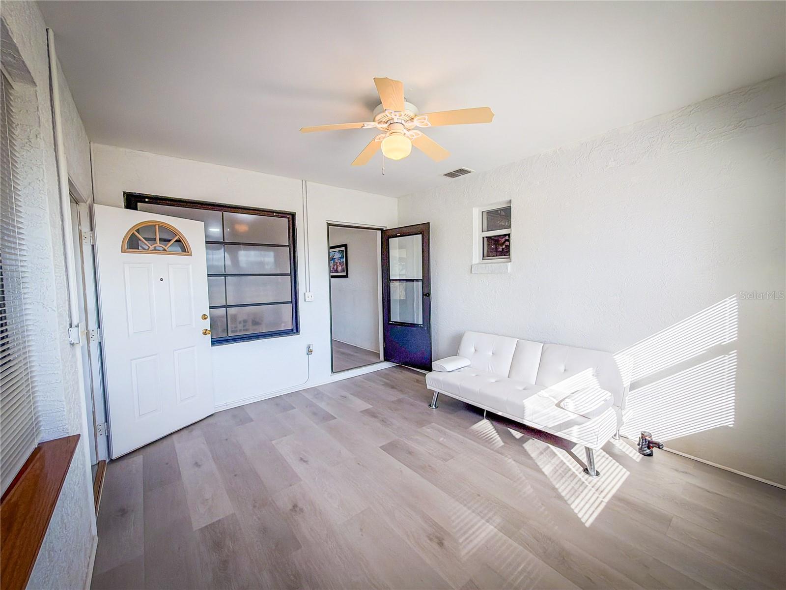 Image 19 of 28 For 1199 Cr 542g