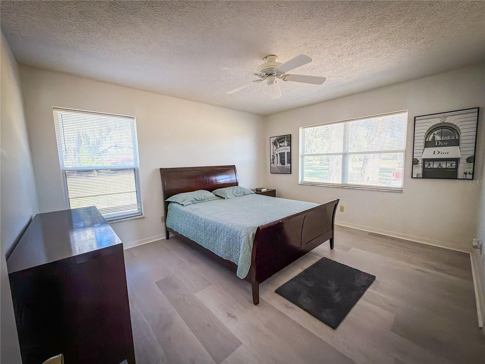 Image 22 of 28 For 1199 Cr 542g