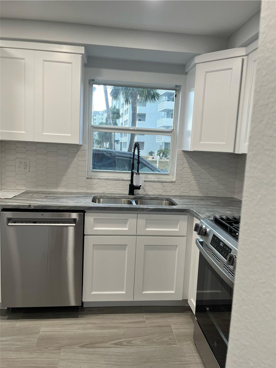 Image 7 of 30 For 2 Causeway Boulevard 101