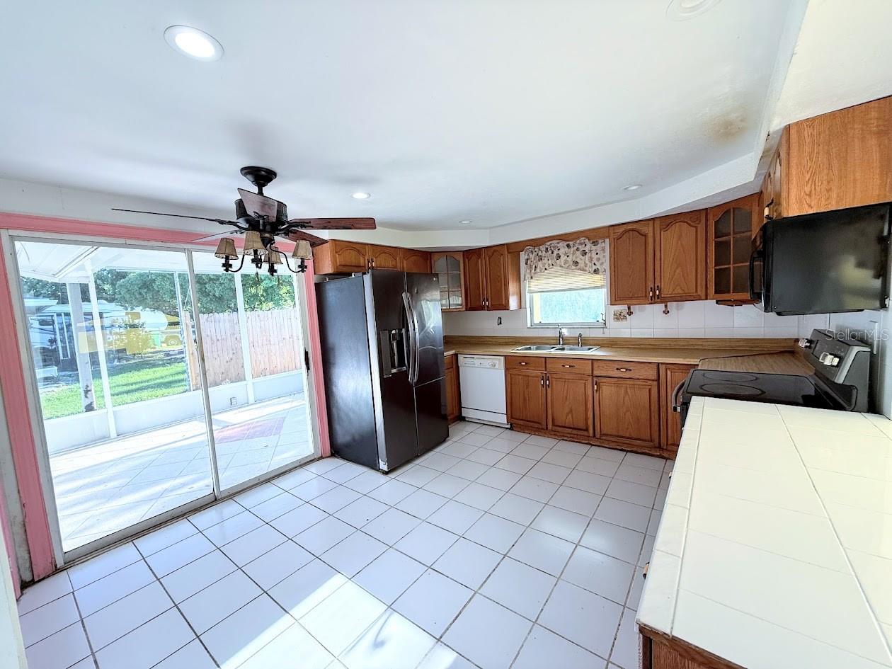 Image 4 of 24 For 156 Francis Drive Ne