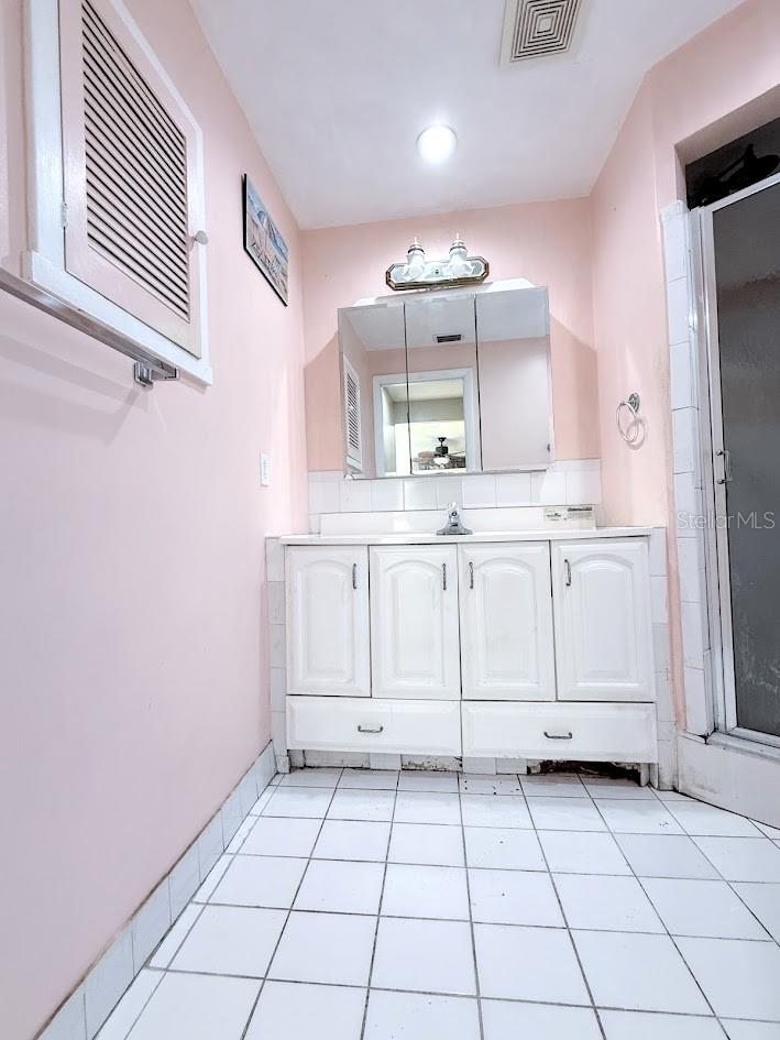 Image 8 of 24 For 156 Francis Drive Ne