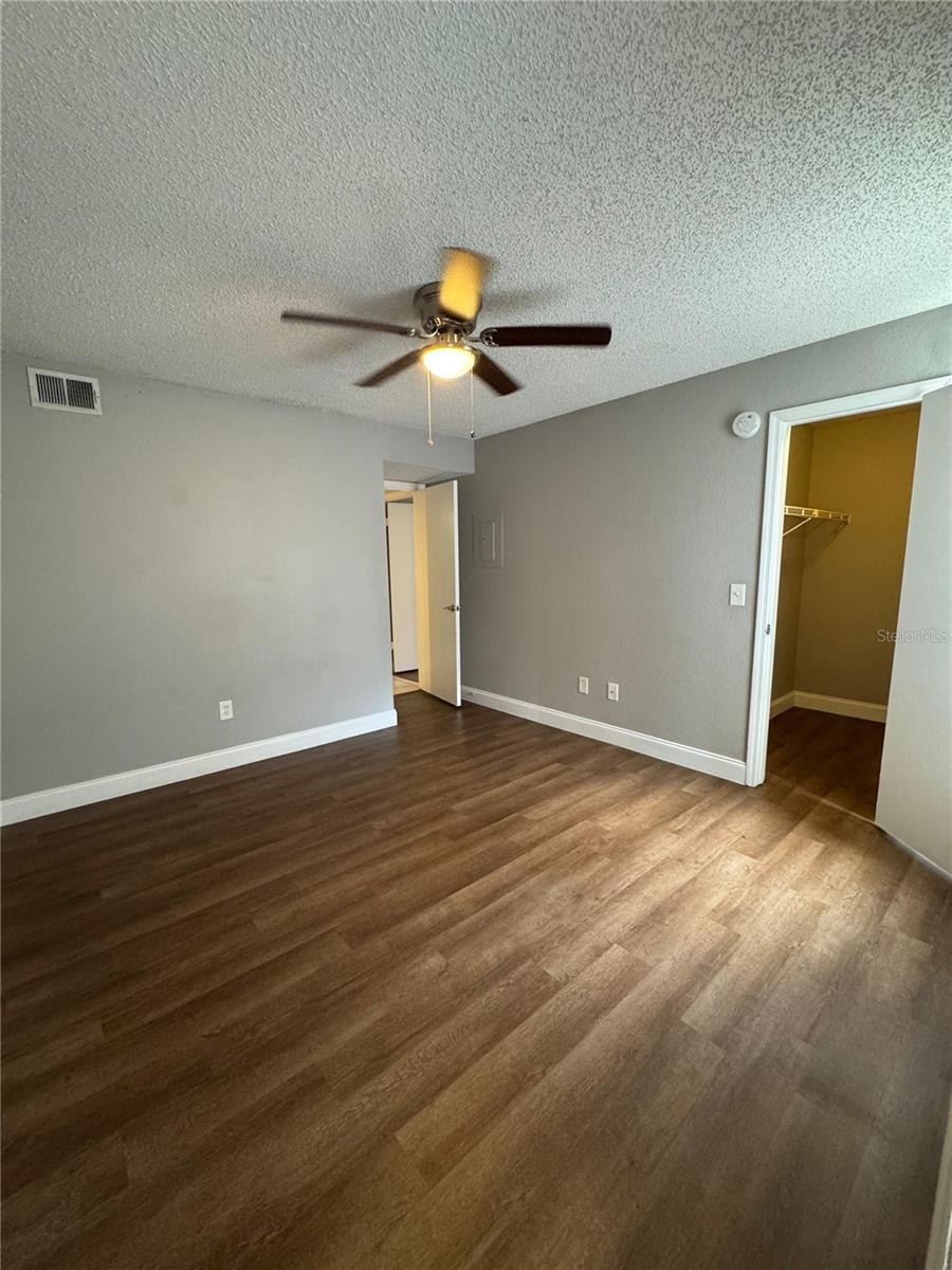 Image 11 of 19 For 5144 Conroy Road 1014