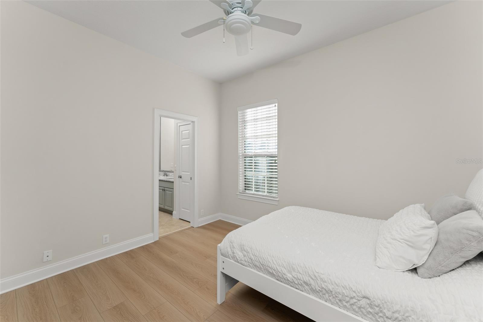 Image 32 of 70 For 11334 Camden Loop Way