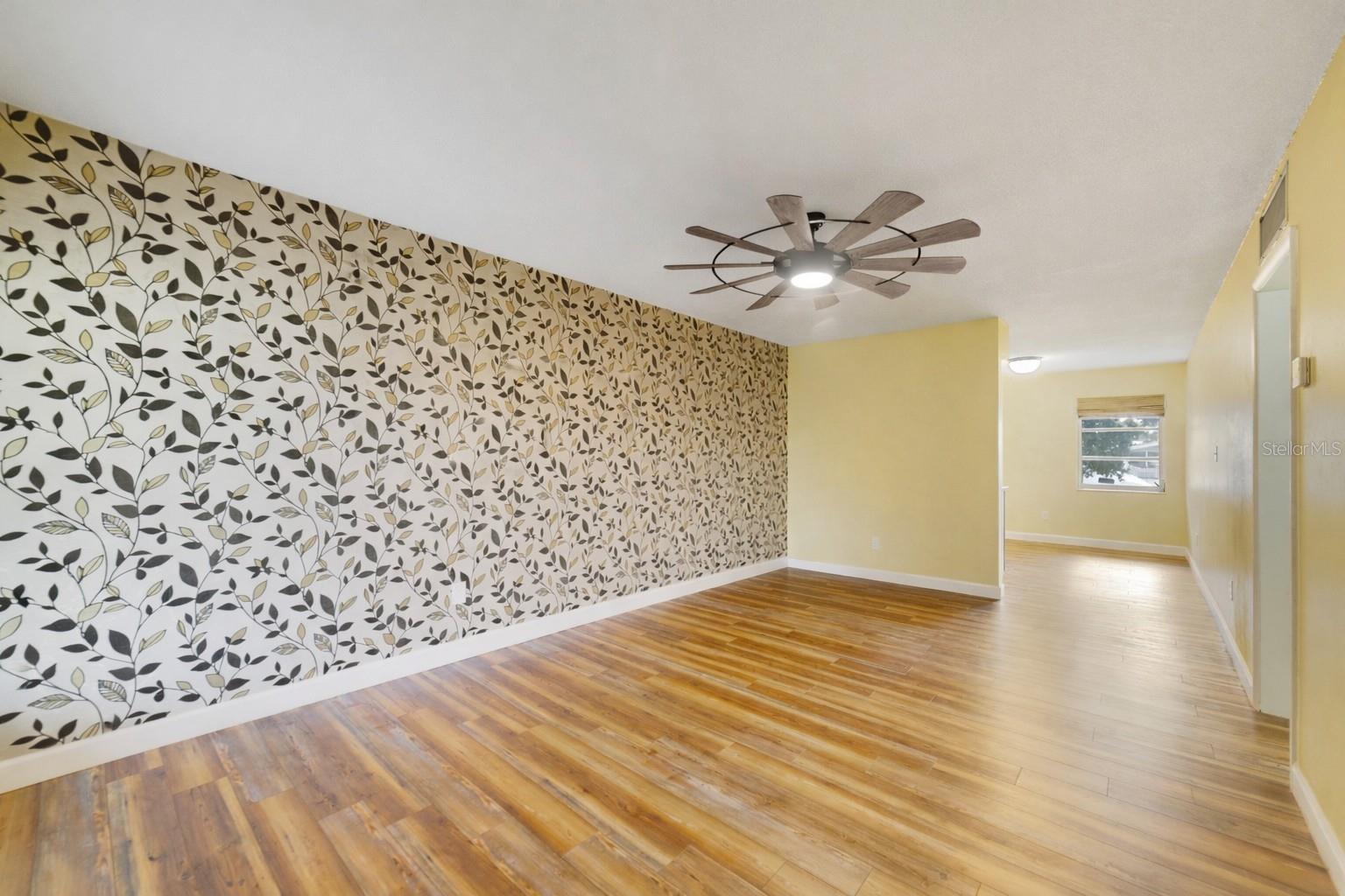 Image 15 of 16 For 825 Primrose Drive 204