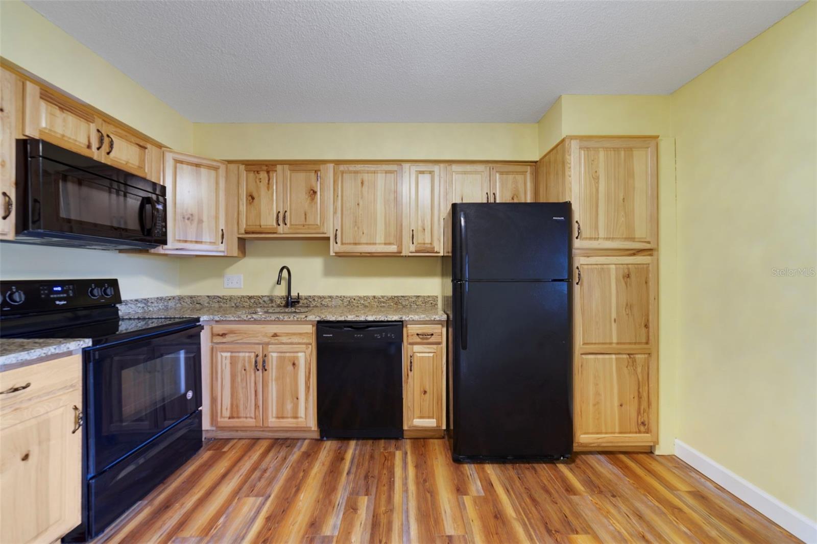 Image 4 of 16 For 825 Primrose Drive 204