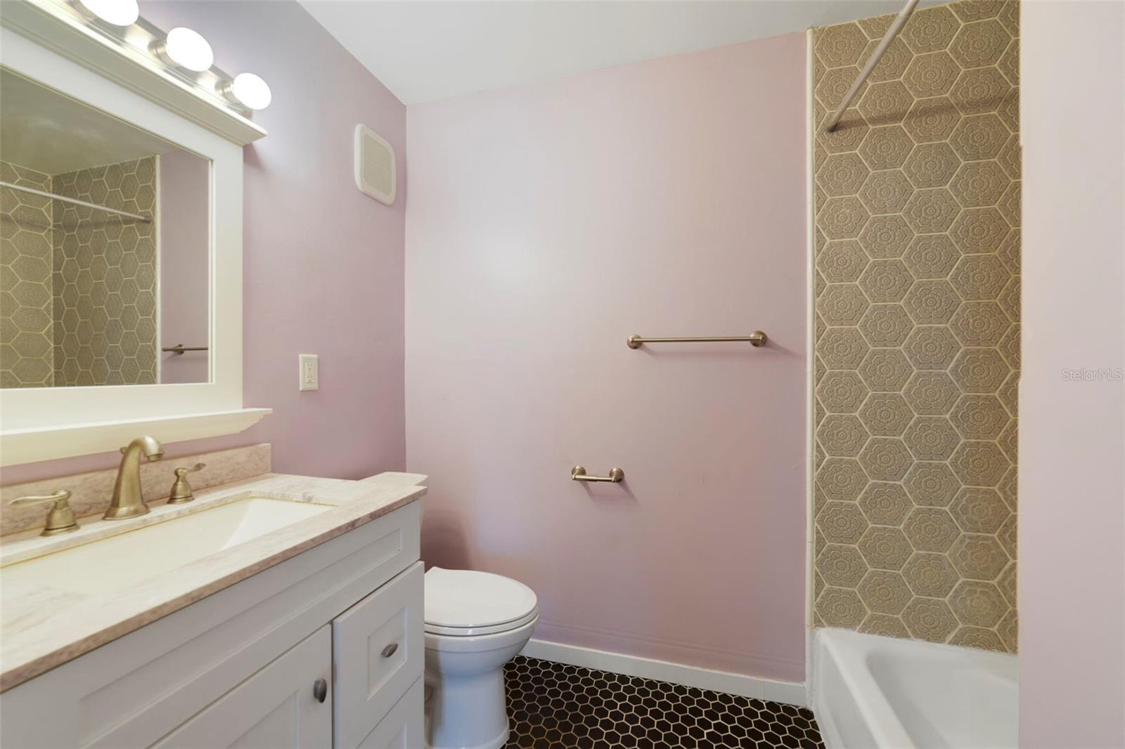 Image 8 of 16 For 825 Primrose Drive 204