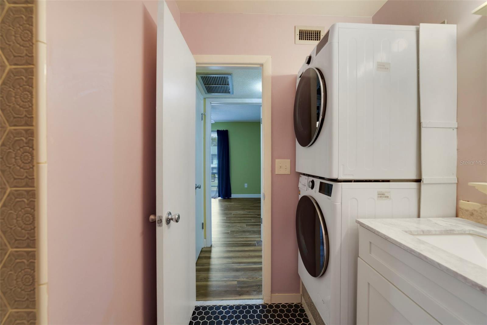 Image 9 of 16 For 825 Primrose Drive 204