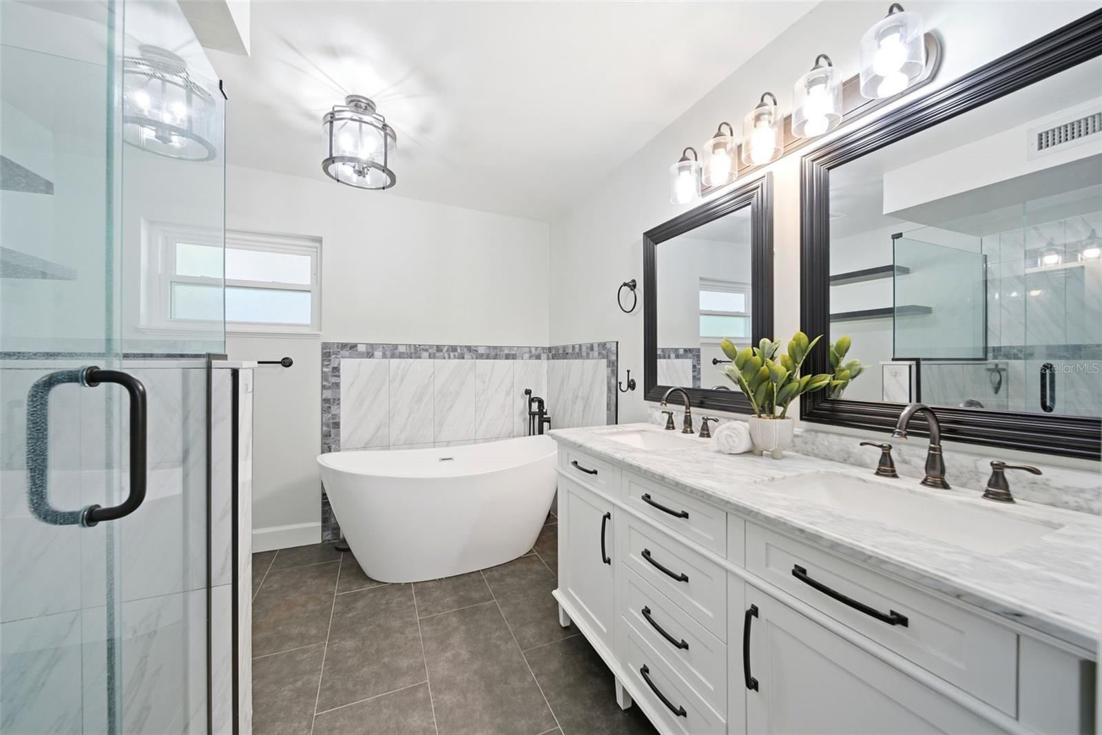 Image 18 of 26 For 245 Spruce Street