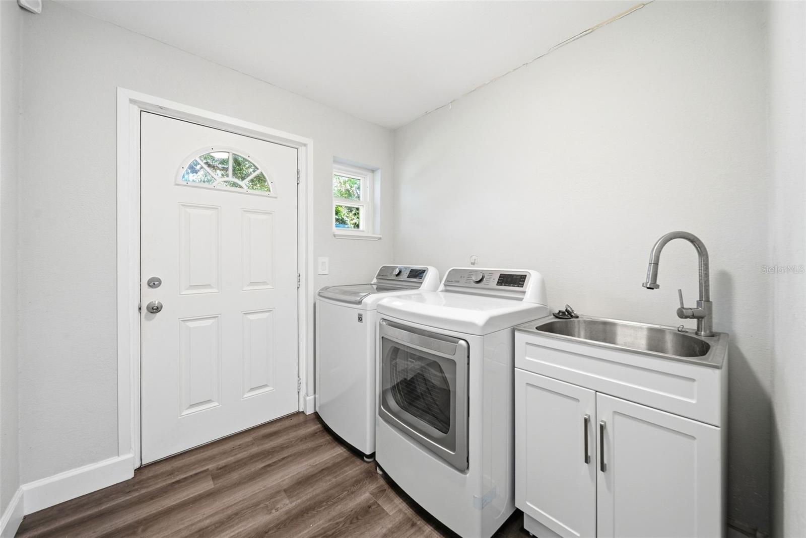 Image 24 of 26 For 245 Spruce Street