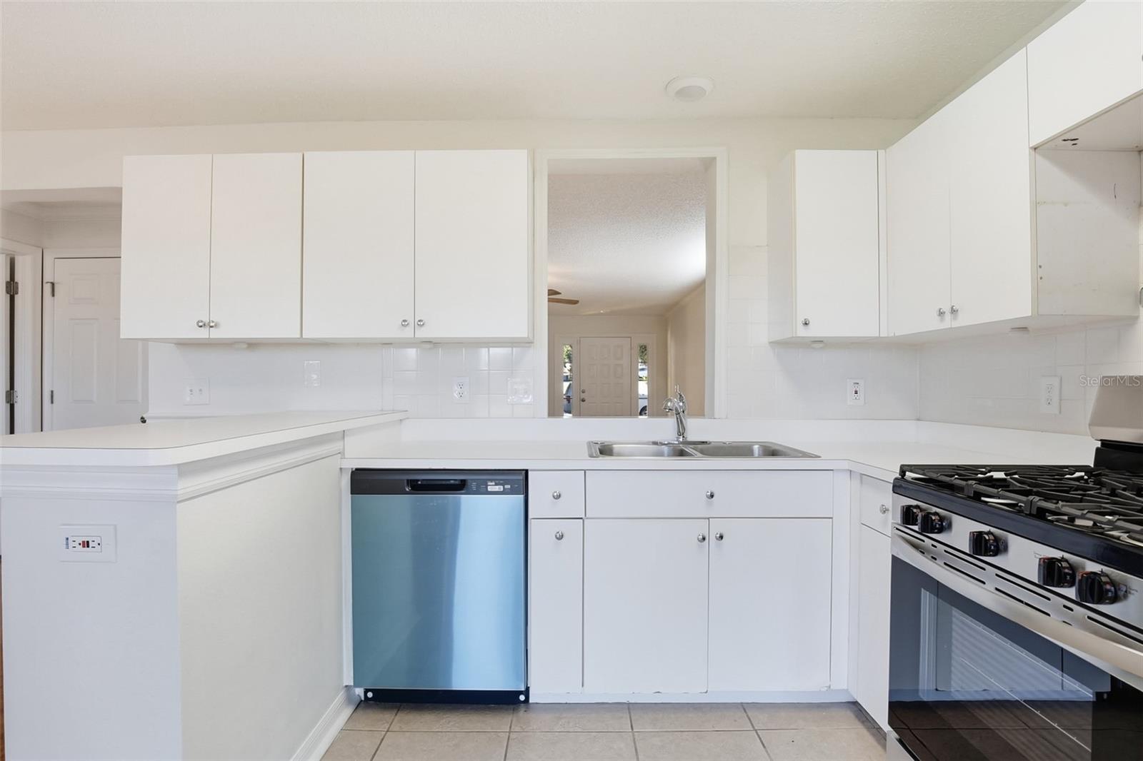 Listing photo id 8 for 622 Cape Cod Circle