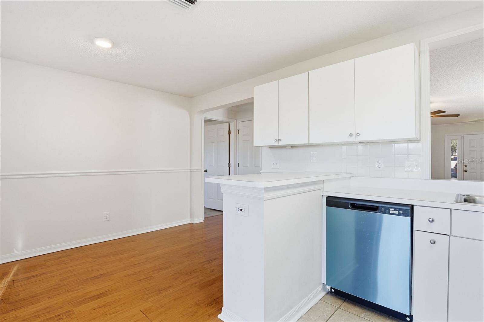 Listing photo id 9 for 622 Cape Cod Circle