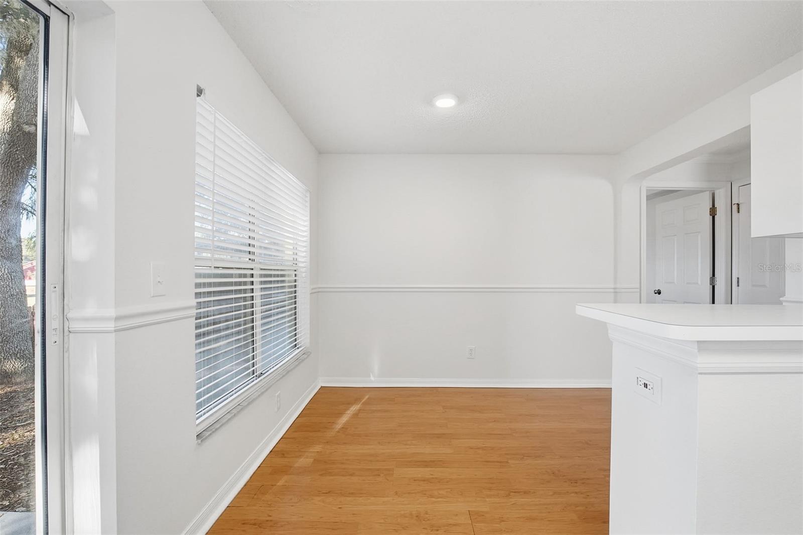 Listing photo id 10 for 622 Cape Cod Circle