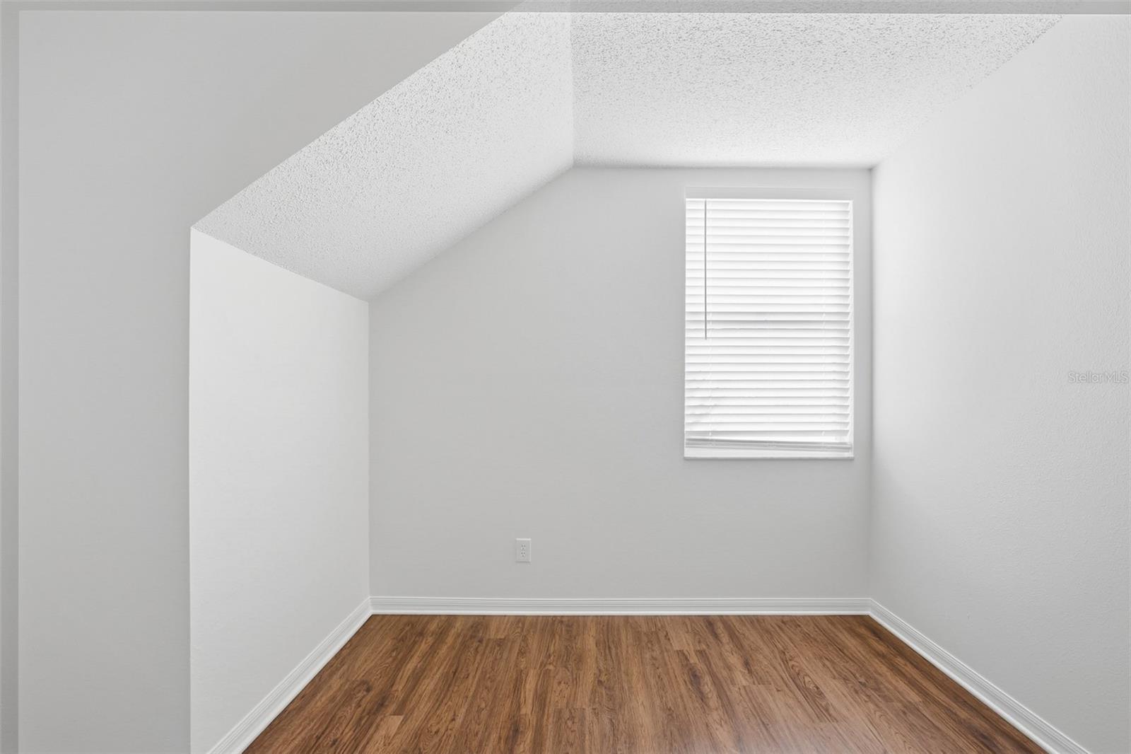 Listing photo id 17 for 622 Cape Cod Circle