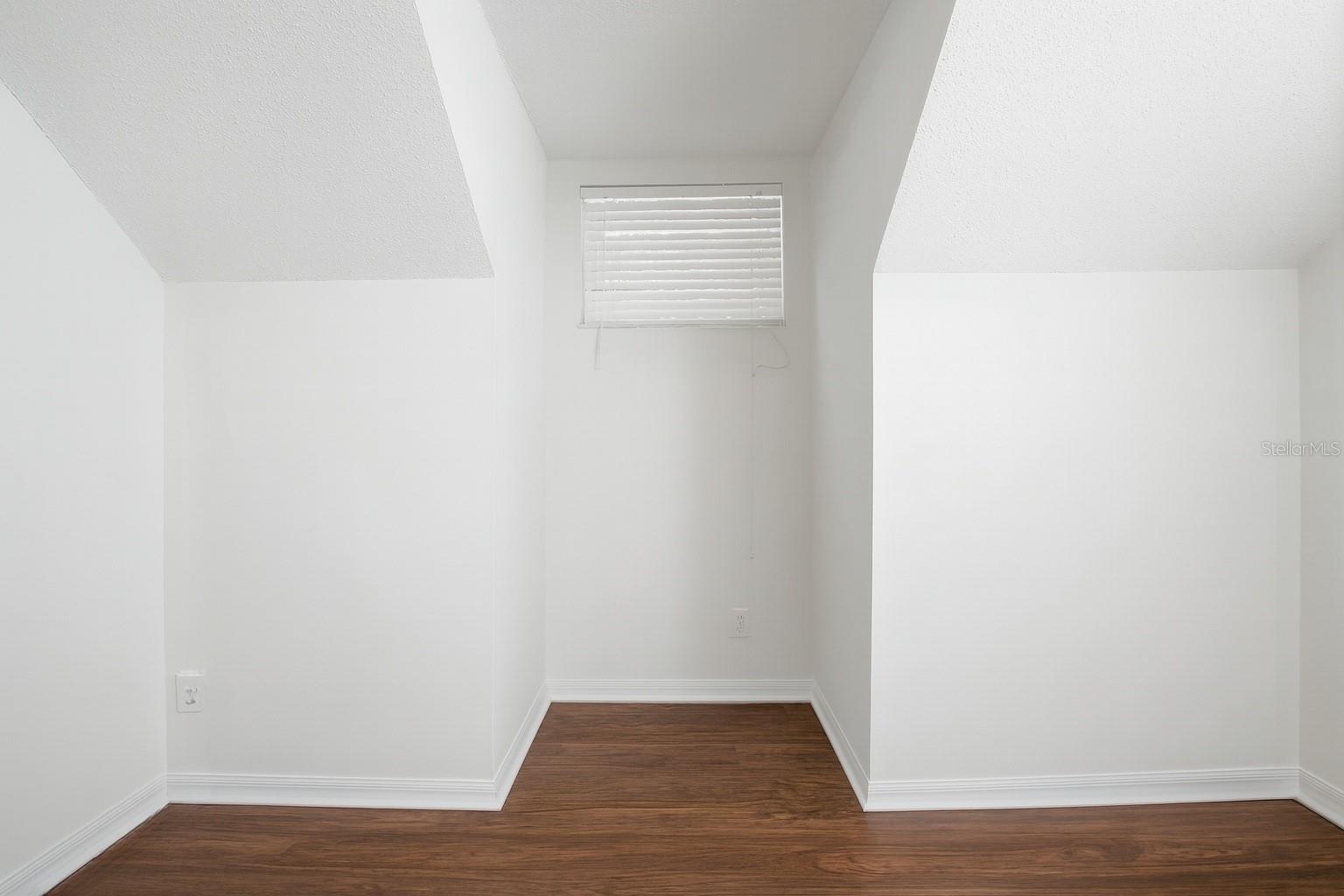 Listing photo id 18 for 622 Cape Cod Circle