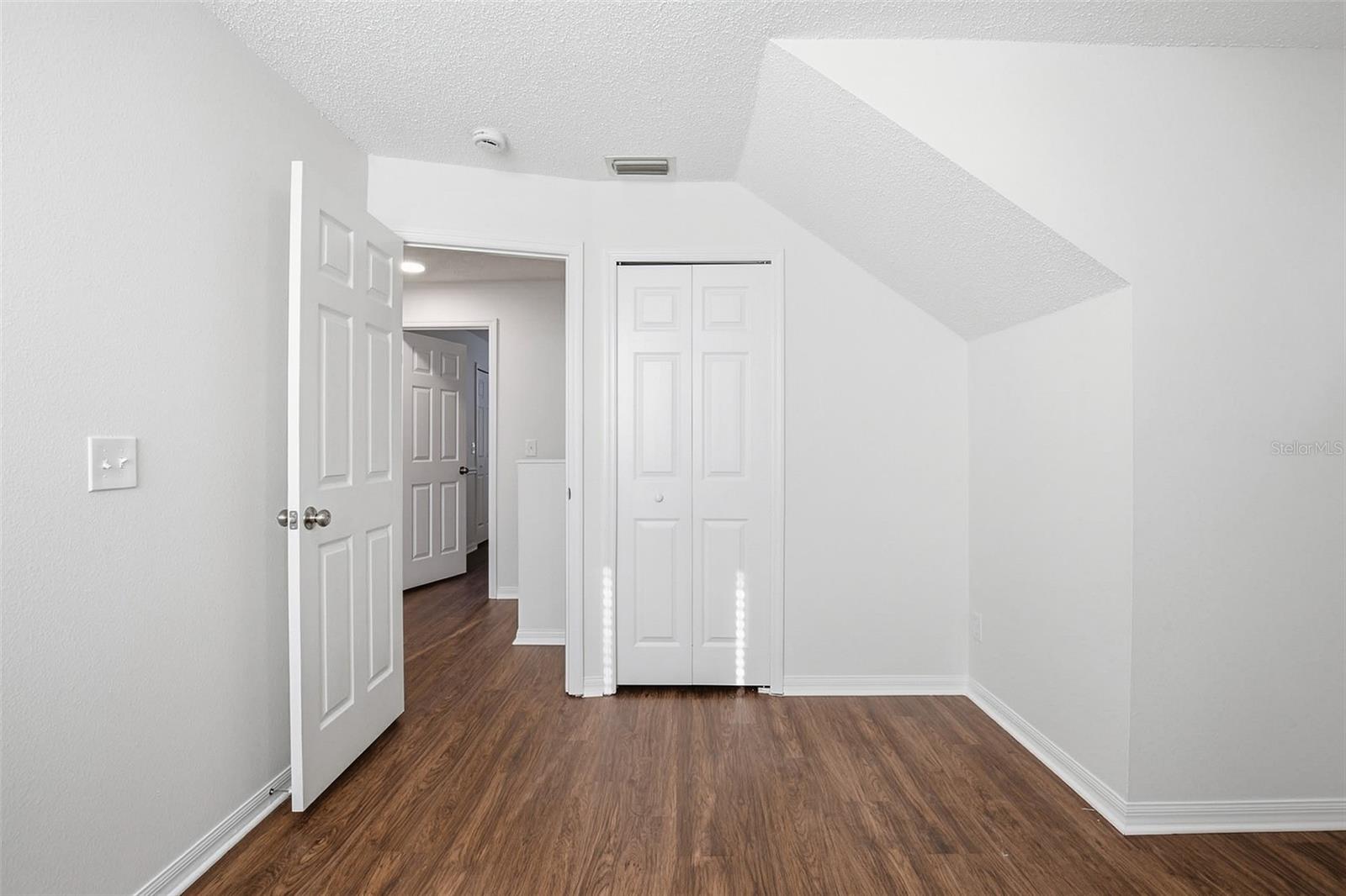 Listing photo id 19 for 622 Cape Cod Circle