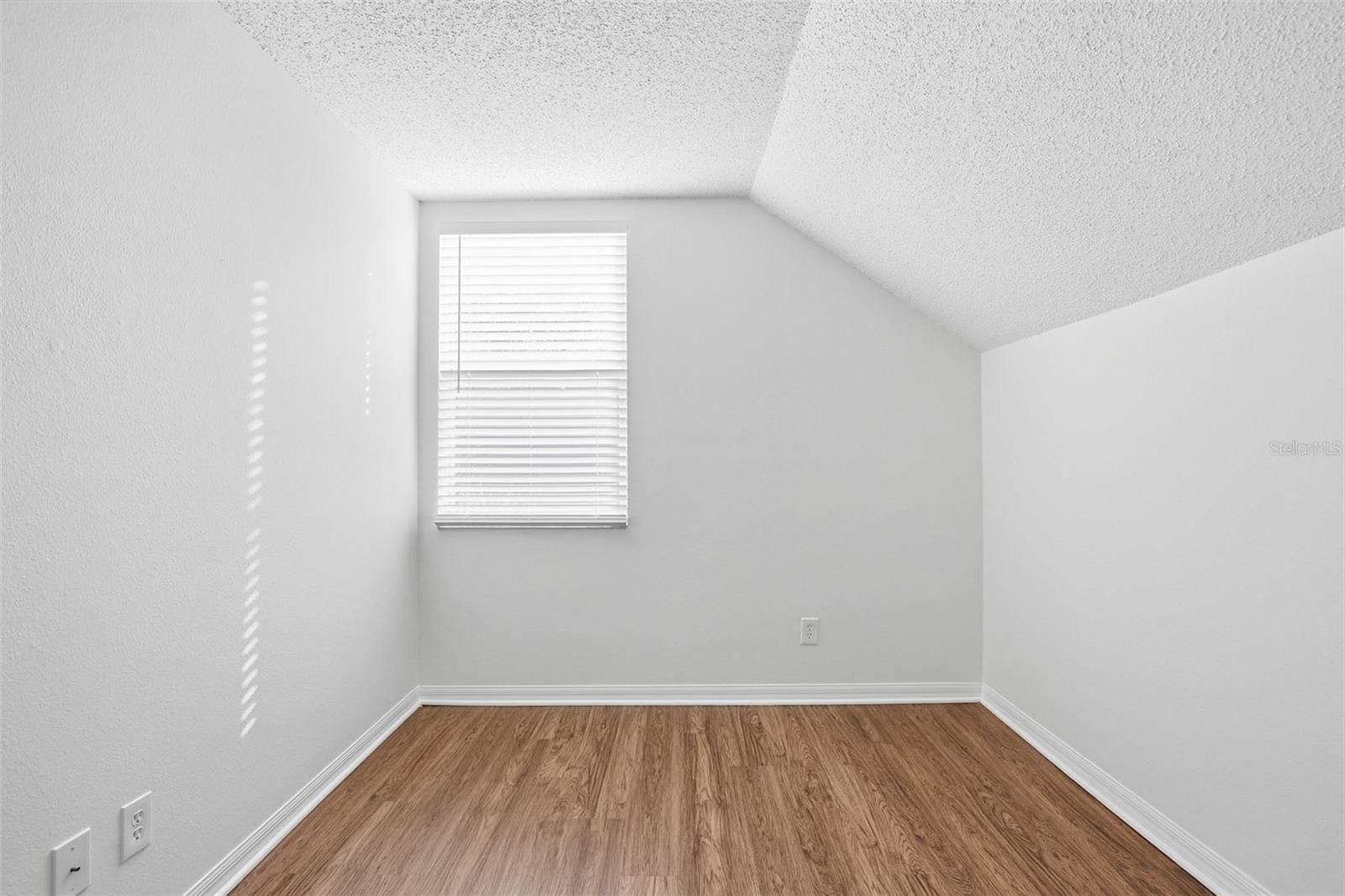 Listing photo id 20 for 622 Cape Cod Circle