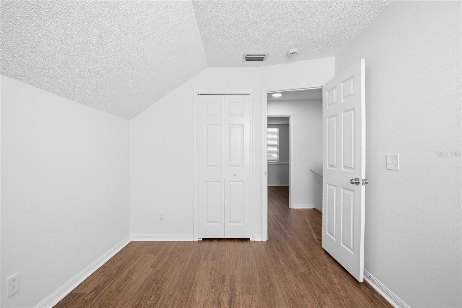 Listing photo id 21 for 622 Cape Cod Circle