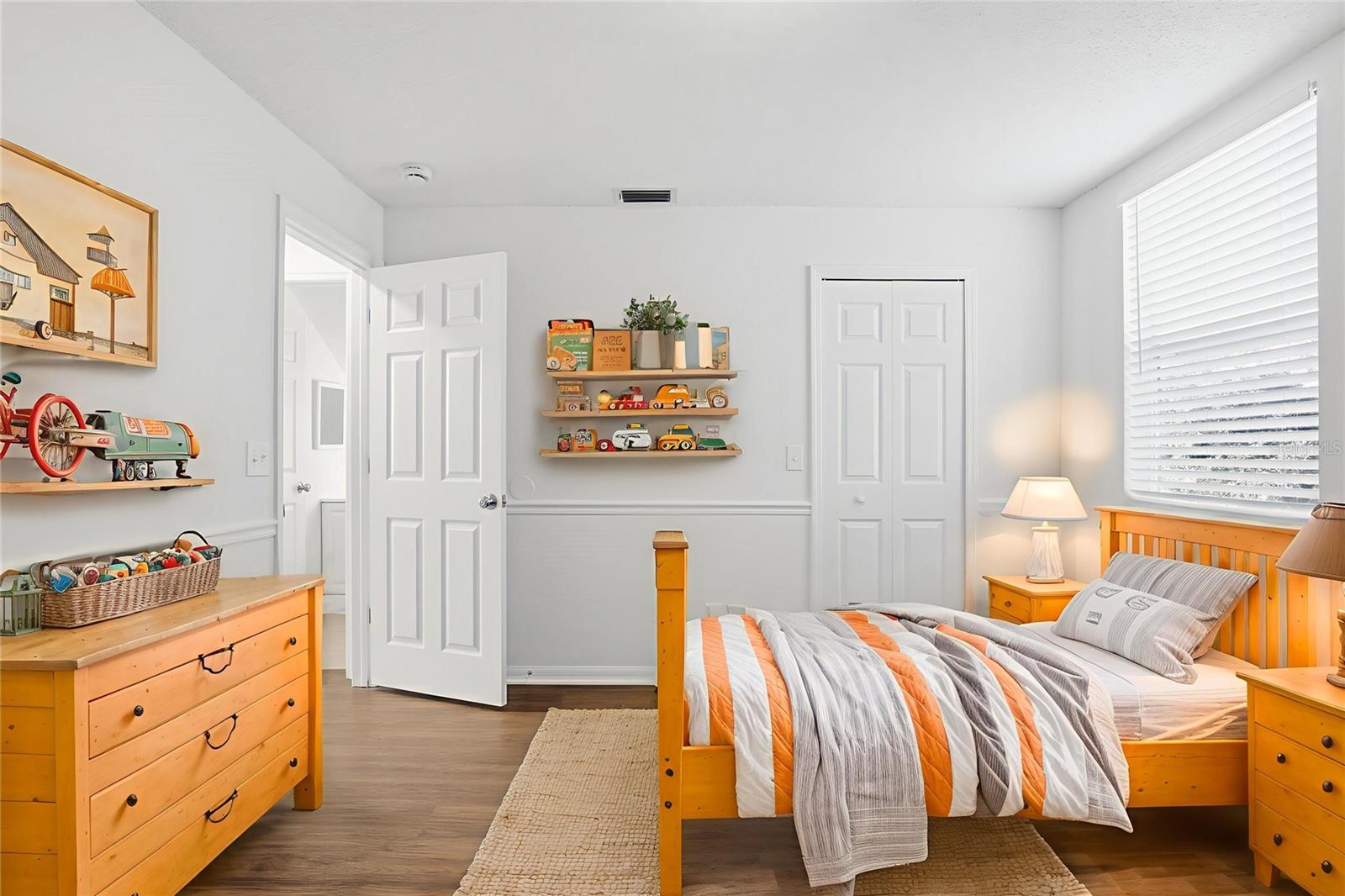 Listing photo id 3 for 622 Cape Cod Circle