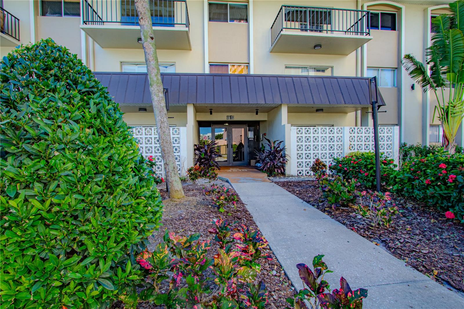 Image 16 of 16 For 4610 Gray Street 209