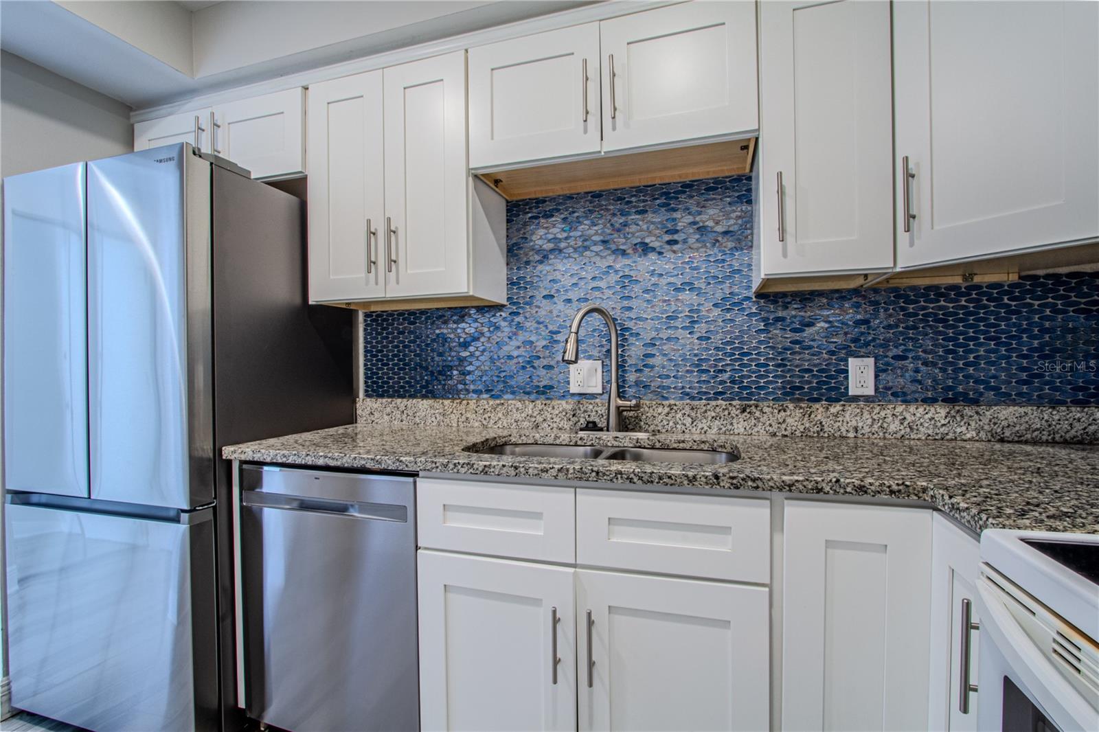 Image 5 of 16 For 4610 Gray Street 209