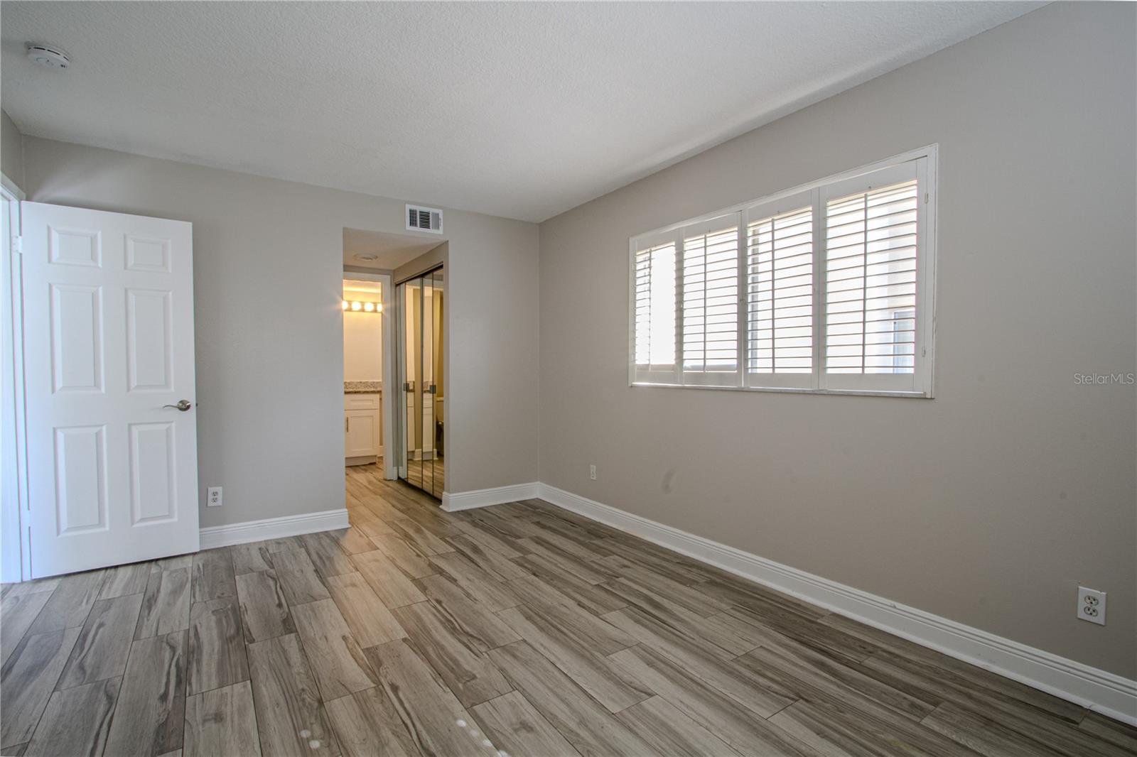 Image 6 of 16 For 4610 Gray Street 209